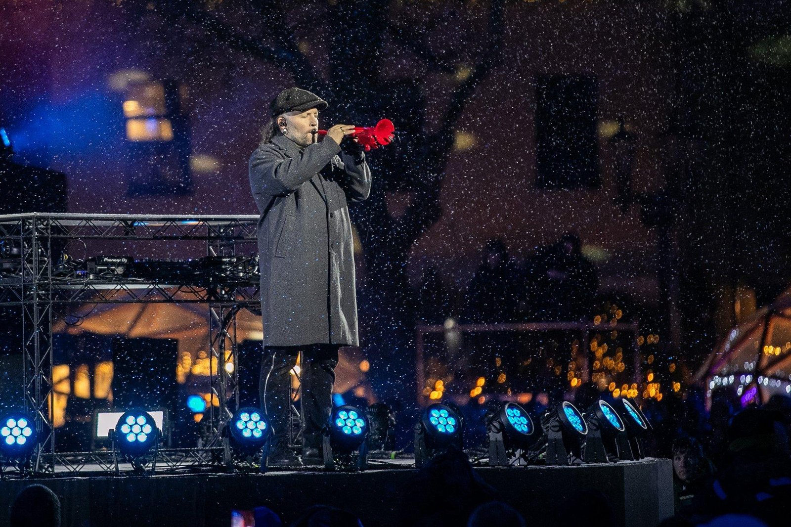 Kaune įžiebta pagrindinė miesto kalėdų eglė žaliaskarė spinduliuoja jaukumu 11